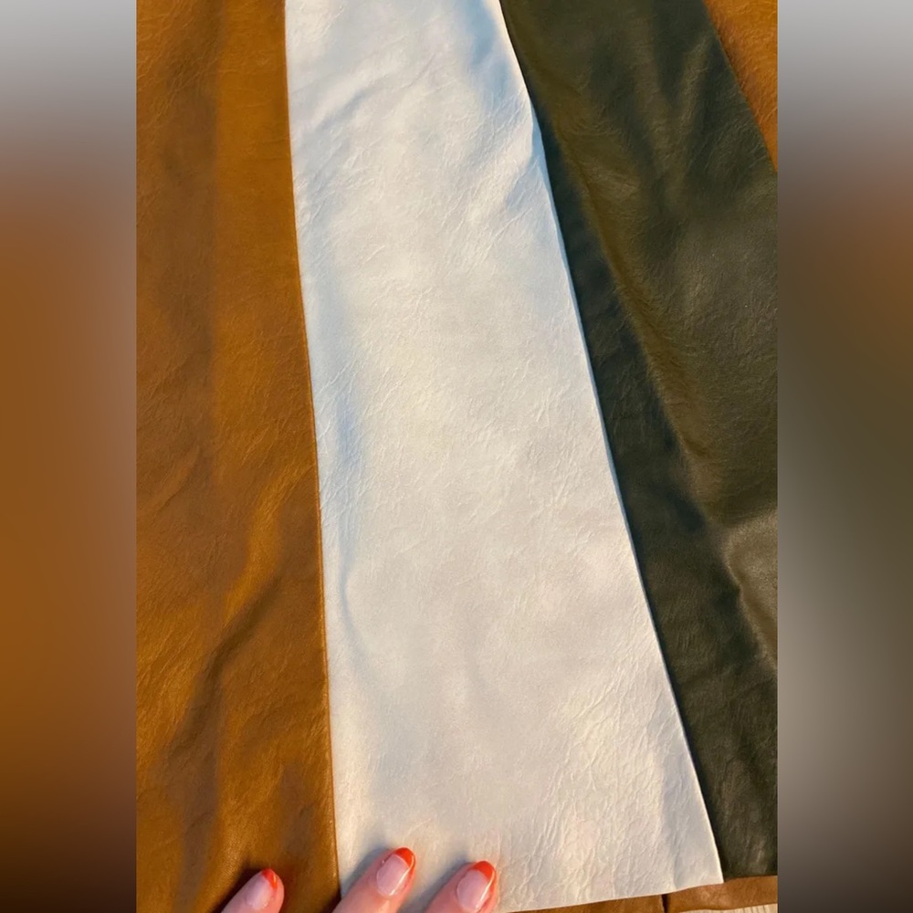 Wild Honey Tan, White, and Black Mini Skirt - Picture 2 of 3